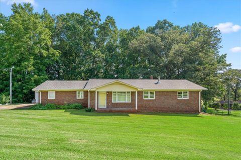 500 W Springwood Drive sold home in Oconee Estates, Seneca, SC
