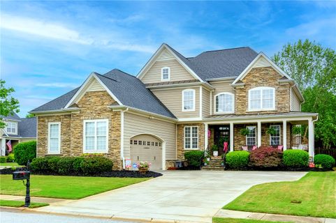 1 Lone Oak Avenue