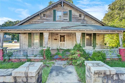 220 Hampton Avenue