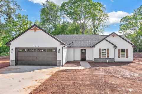 105 Leon Drive