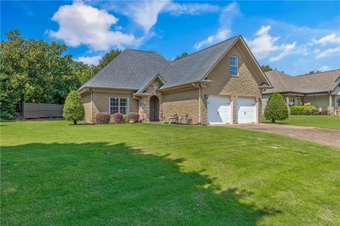 105 Linden Hall Lane sold home in Linden Hall, Easley, SC