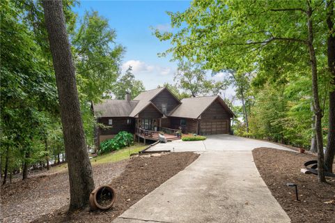 111 Mohawk Lane