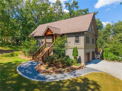 Homes in Keowee Mountain, Pickens