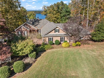304 Falling Leaf Court sold home in Mountain View Pointe, Seneca, SC