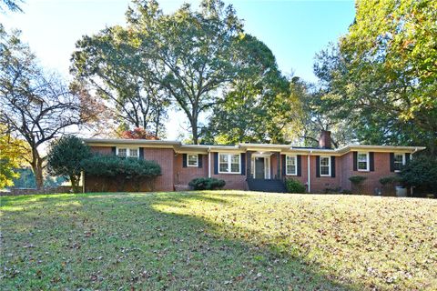 Homes in Woodland Height, Anderson