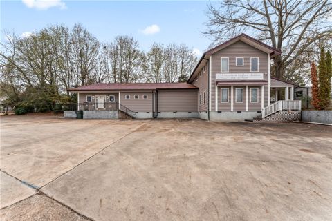 104 W Oak Highway