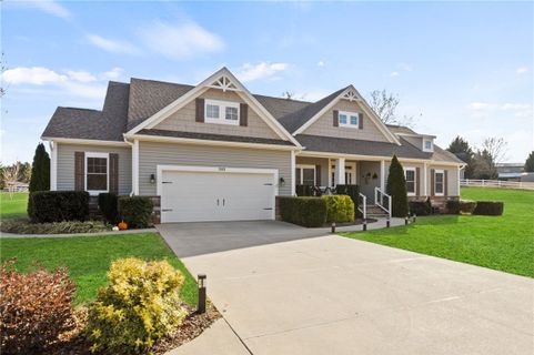 303 Meadowlark Lane sold home in Blue Mountain Estates, Seneca, SC