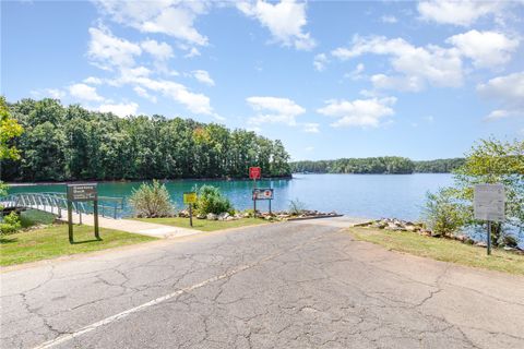 102 W Sheffield Drive