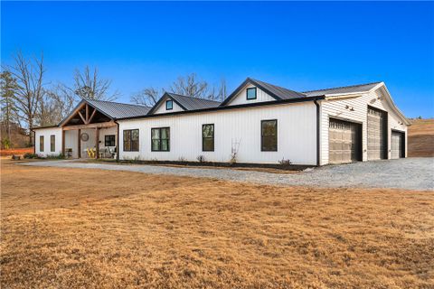 Homes in Sweetwater, Seneca