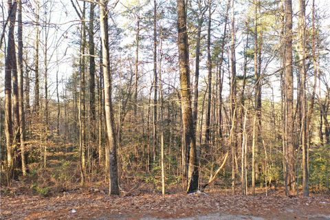 611 The Bear Boulevard active home in Fiddlers Cove, Tamassee, SC