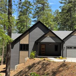 940 Coachmans Trail