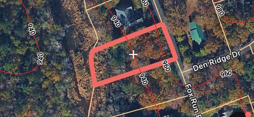 323 Fox Run Road active home in Fox Run Estates, Walhalla, SC