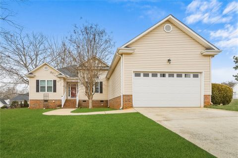Homes in Hamilton Hills, Williamston