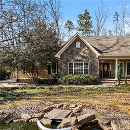 109 Oak Crest Circle