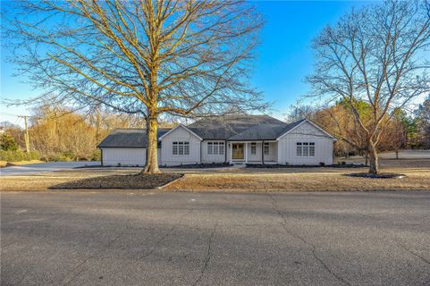 Homes in Sweetbriar, Greer