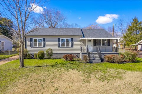 107 Boyd Avenue active home in Hunters Acres, Simpsonville, SC