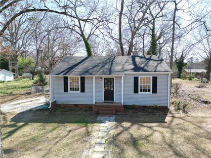 826 Greenville Street pending home in Warley Woods, Pendleton, SC