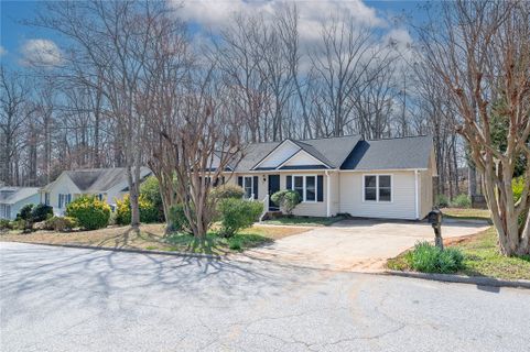 200 Dunwoody Drive