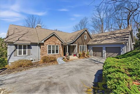 3 Rustic Court active home in Cliffs At Glassy, Landrum, SC