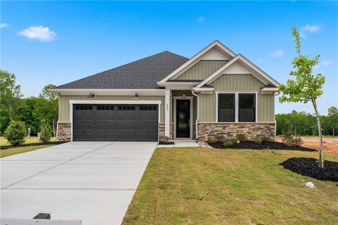 232 Creekside Circle active home in Saratoga Oaks, Williamston, SC