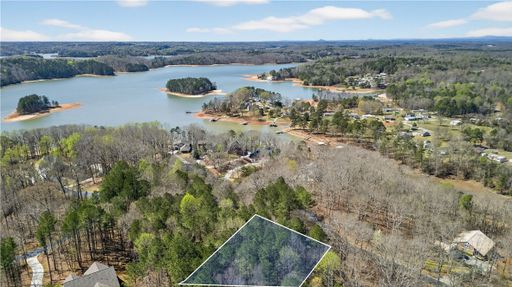 00 Overlook Drive active home in Edgewater Hills, Fair Play, SC