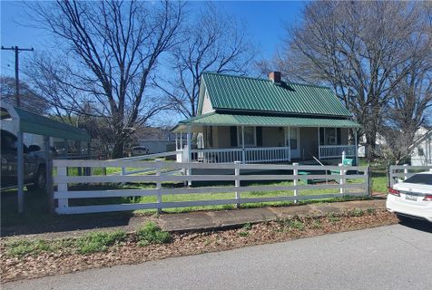 Homes in Pelzer Mill Village, Pelzer