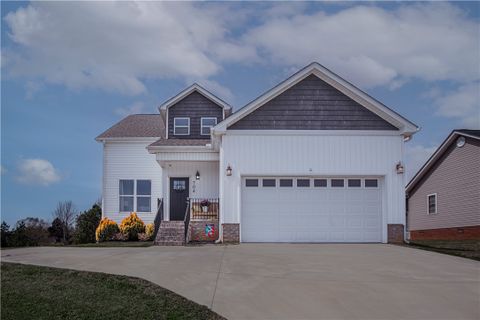 704 Rockcliff Street active home in Brook Ridge Hills, Greenville, SC