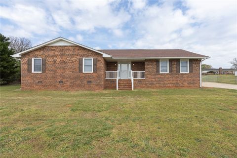 417 Greenmeadow Circle sold home in Greenbriar, Anderson, SC