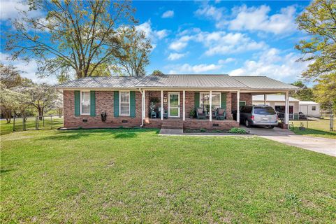303 Meadow Drive active home in Southern Meadow, Seneca, SC
