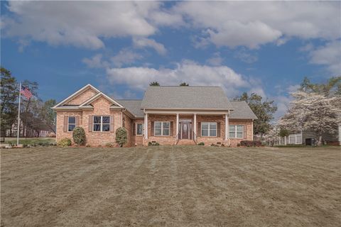 109 Fairway Drive sold home in Club Ridge, Pickens, SC