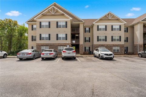 102 Lookover Drive active home in Overlook Condominiums, Anderson, SC