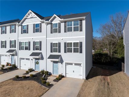 109 Brooklane Court active home in Edgewood Townes, Easley, SC