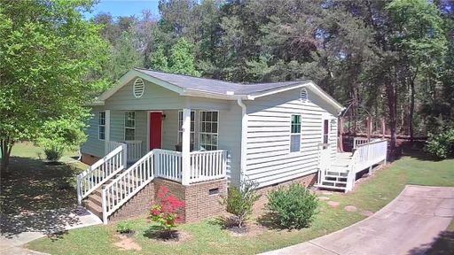 620 S Hogan Drive active home in Chickasaw Point, Westminster, SC