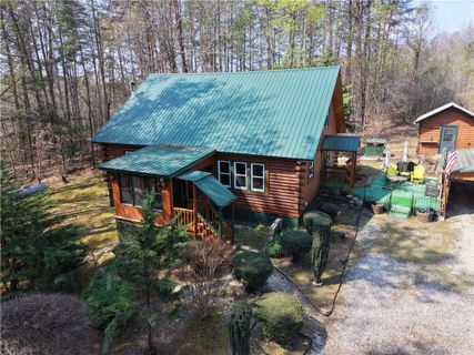 227 Meadowood Drive