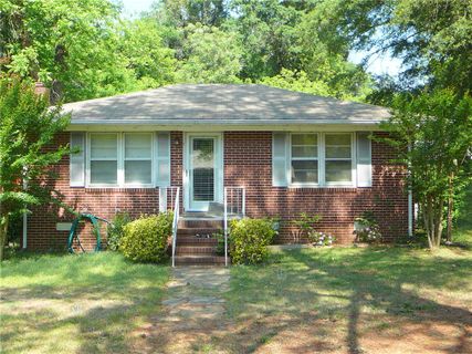 A home in Woodbine Height, Iva