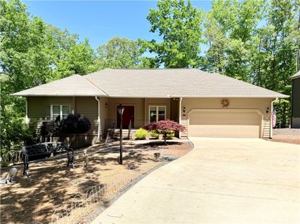 10 Captain Lane active home in Keowee Key, Salem, SC