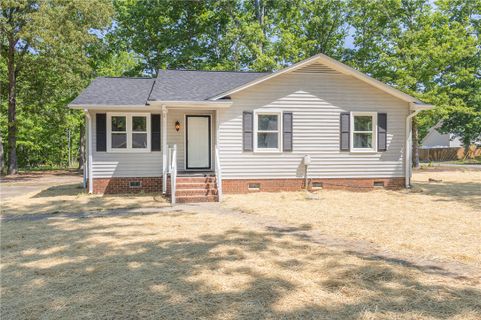 113 Linda Lane active home in Harper Heights, Honea Path, SC
