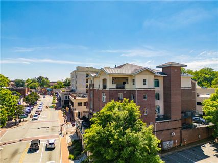 393 College Avenue 501