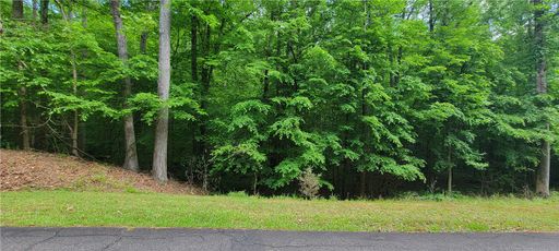 00 Camellia Street active home in Chickasaw Point, Westminster, SC