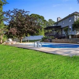 612 Walnut Way