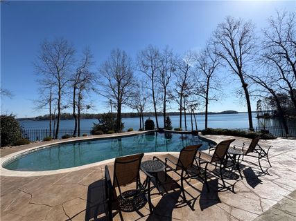 212 N Beacon Shores Drive sold home in Beacon Shores, Seneca, SC