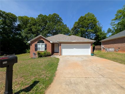 124 Woodbridge Court active home in Woodbridge, Anderson, SC