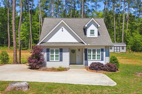217 Singing Pines Road active home in Singing Pines, Seneca, SC