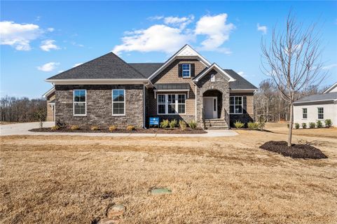204 Chandler Court active home in Walnut Grove, Easley, SC