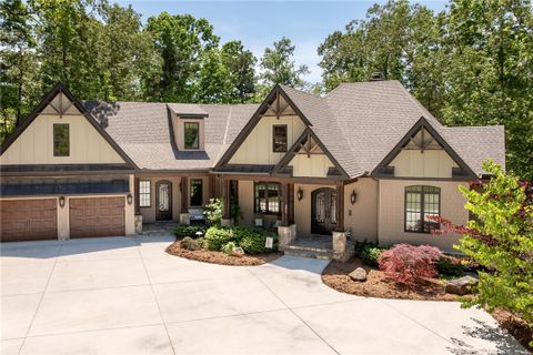 206 Jocassee Point Road active home in Cliffs At Keowee Falls North, Salem, SC
