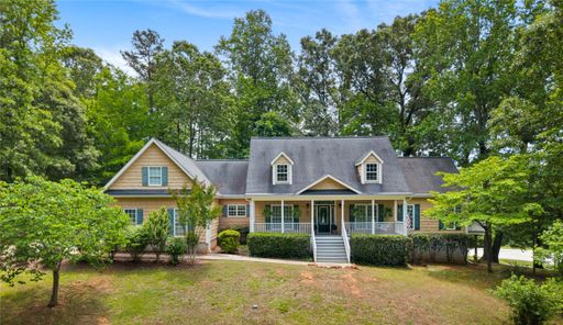 621 Chickasaw Drive active home in Chickasaw Point, Westminster, SC
