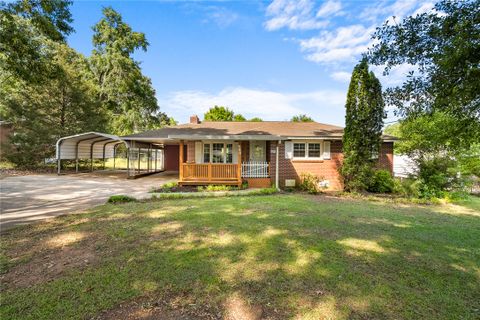 506 Cherokee Street active home in Varennes Height, Anderson, SC
