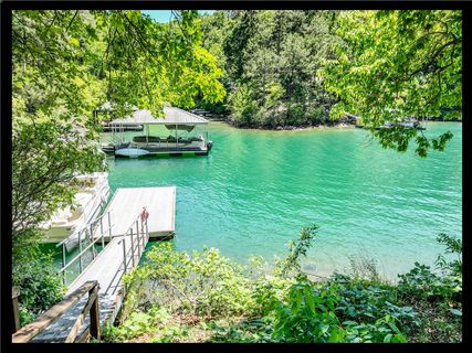 Homes in Keowee, Seneca