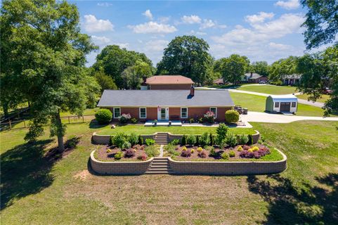200 Lakewood Drive