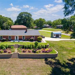 200 Lakewood Drive